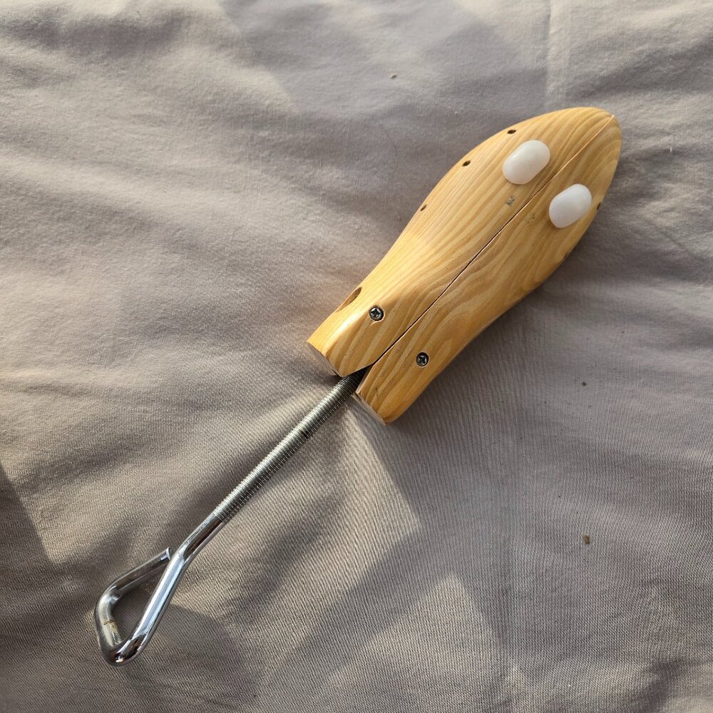 Wood Quality Professional Woman’s Shoe Stretcher for 6 1/2-8 size shoes